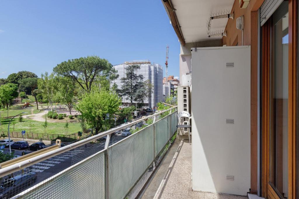 Balcone con vista sul parco e sul quartiere